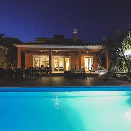 Villa In Algarve Near Golden Beaches Albufeira