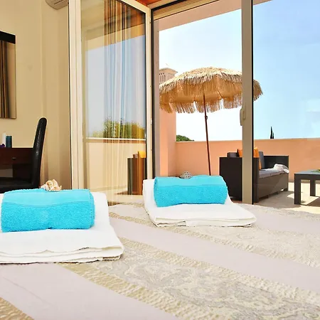 Villa Villa In Algarve Near Golden Beaches